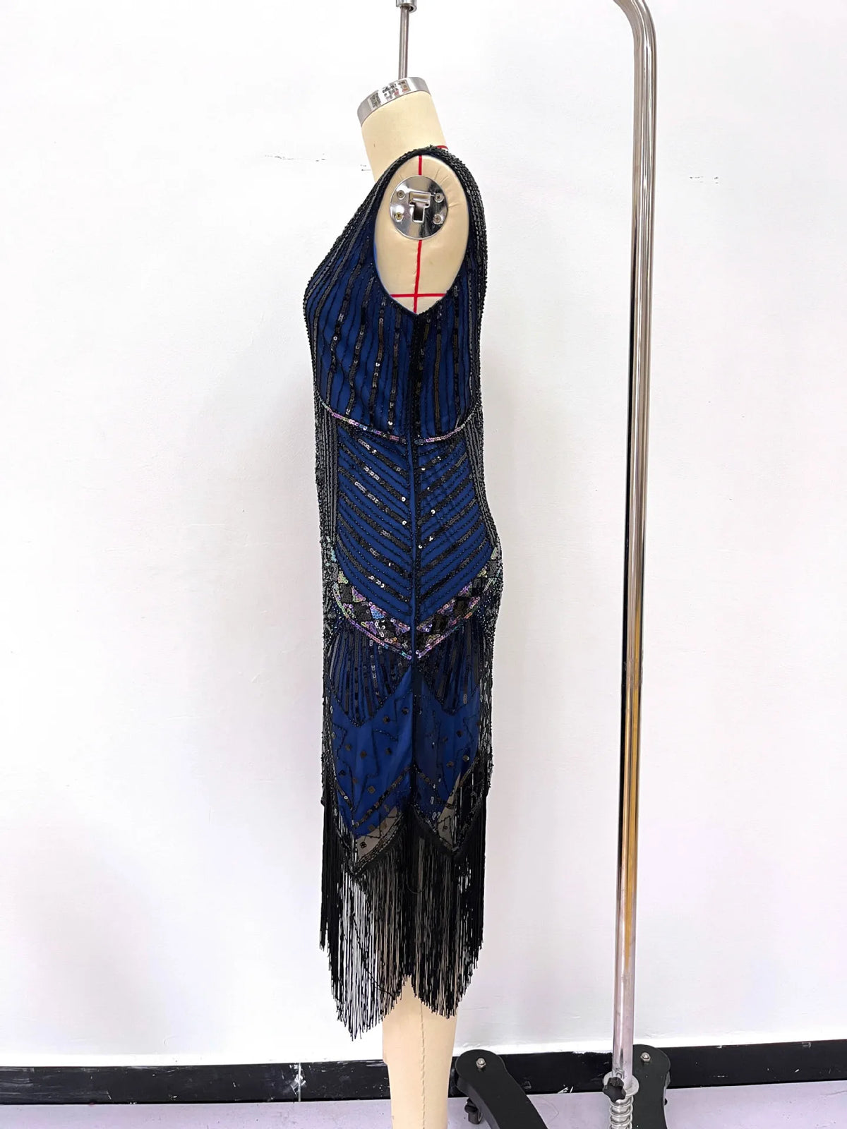Women 1920s Flapper Dress Vintage Gatsby Beaded Sequin Fringe Midi Dress Sleeveless V Neck Roaring 20s Party Costume