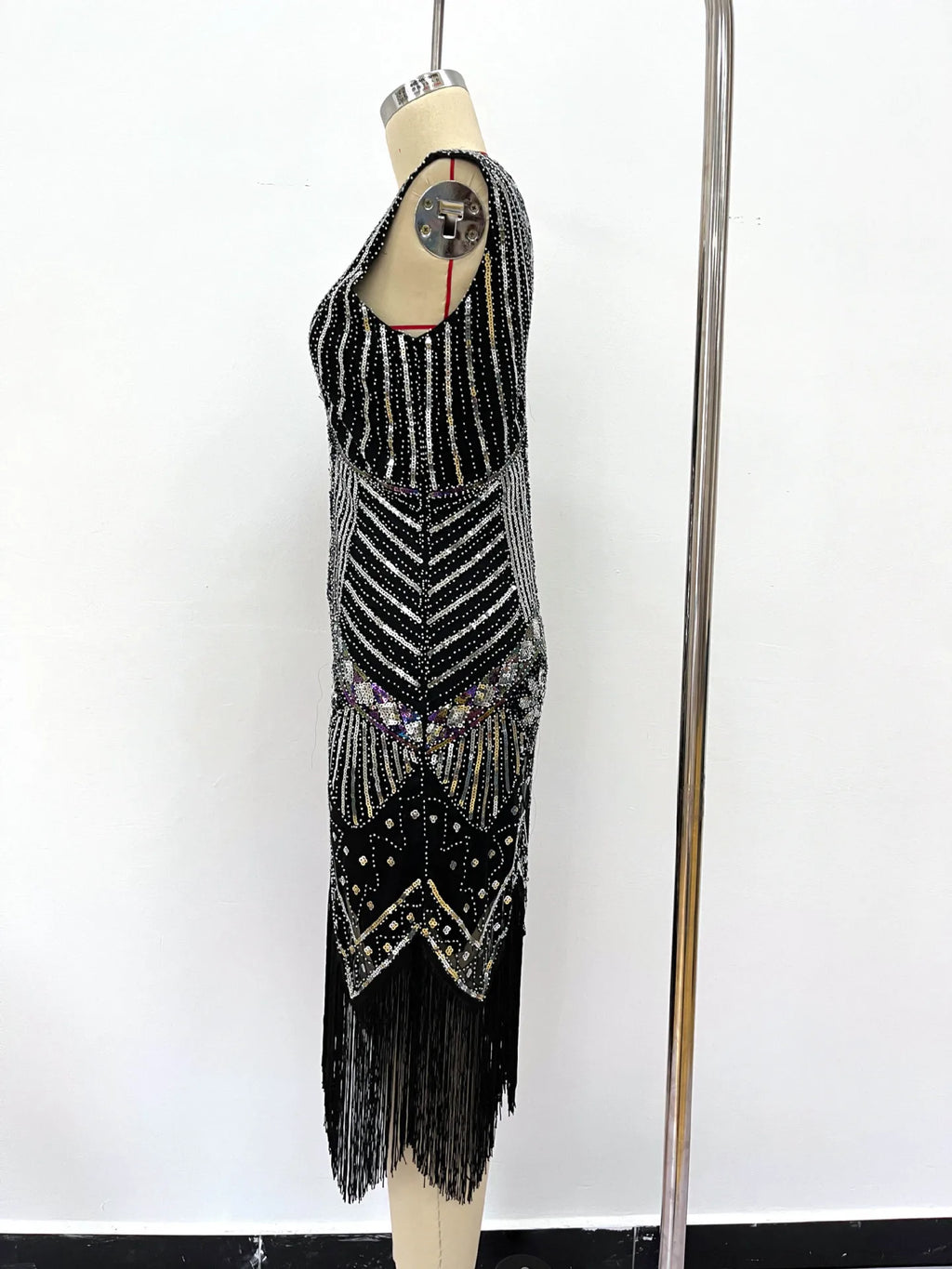 Women 1920s Flapper Dress Vintage Gatsby Beaded Sequin Fringe Midi Dress Sleeveless V Neck Roaring 20s Party Costume
