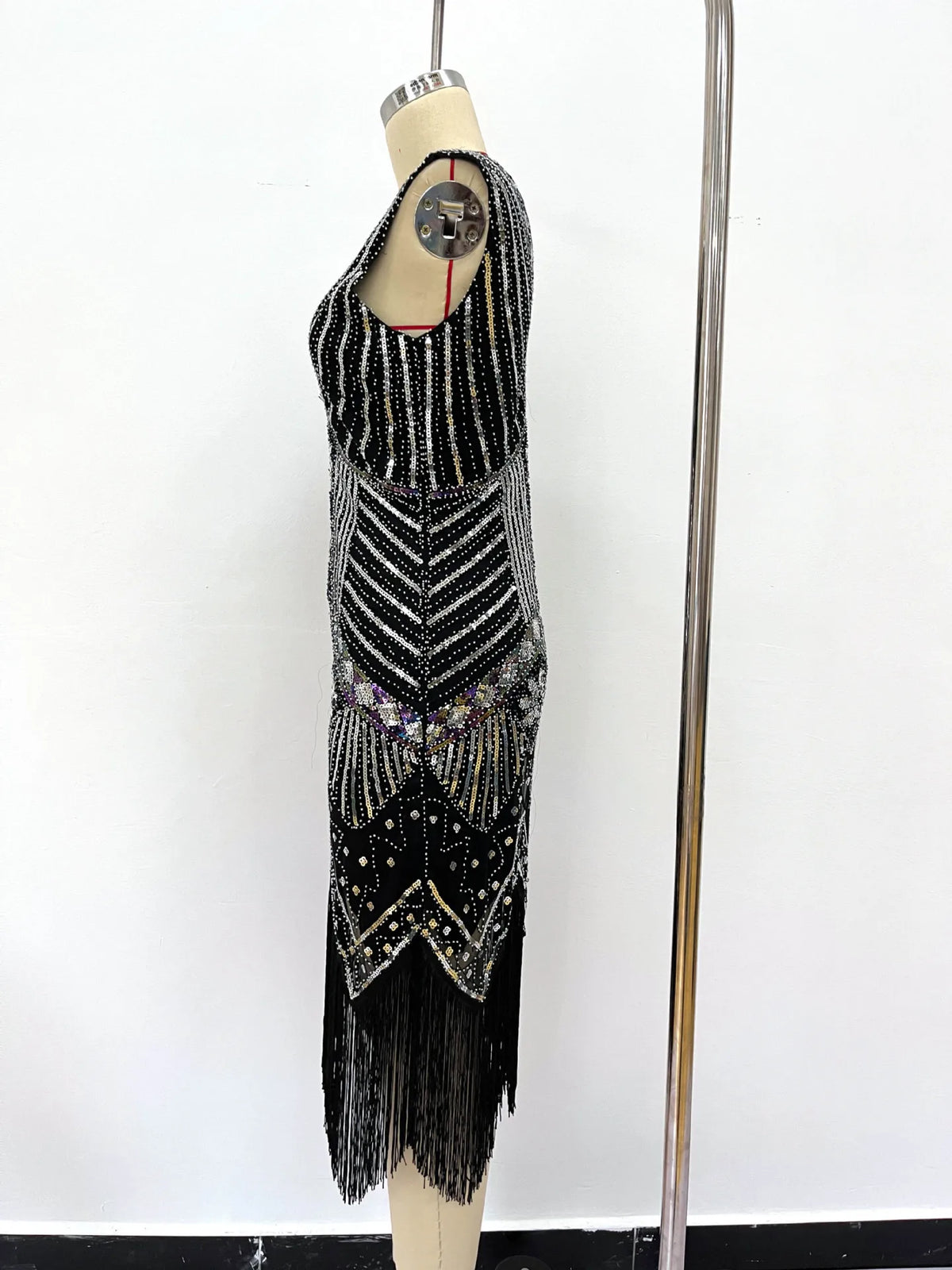 Women 1920s Flapper Dress Vintage Gatsby Beaded Sequin Fringe Midi Dress Sleeveless V Neck Roaring 20s Party Costume