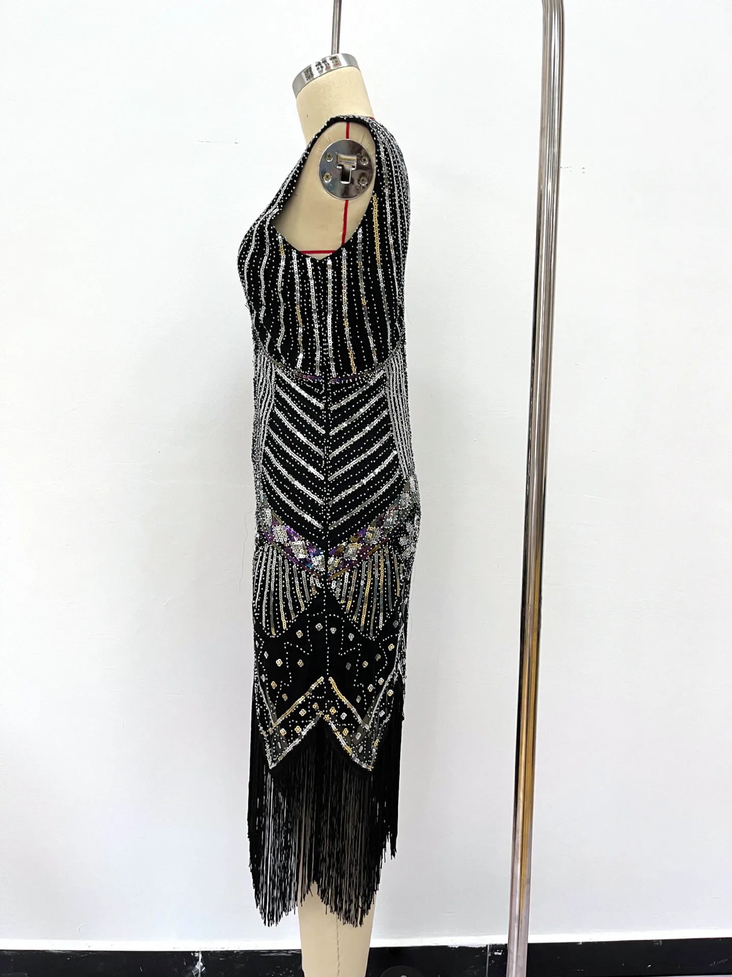 Women 1920s Flapper Dress Vintage Gatsby Beaded Sequin Fringe Midi Dress Sleeveless V Neck Roaring 20s Party Costume